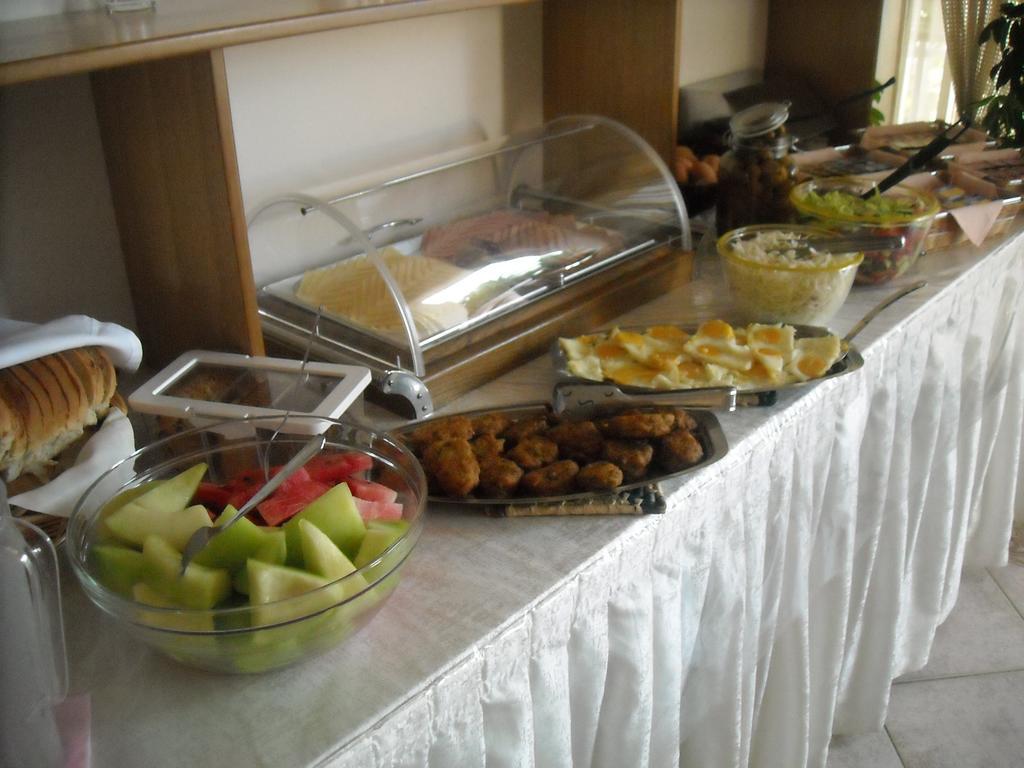 Iris Hotel Nea Kallikrateia Екстер'єр фото
