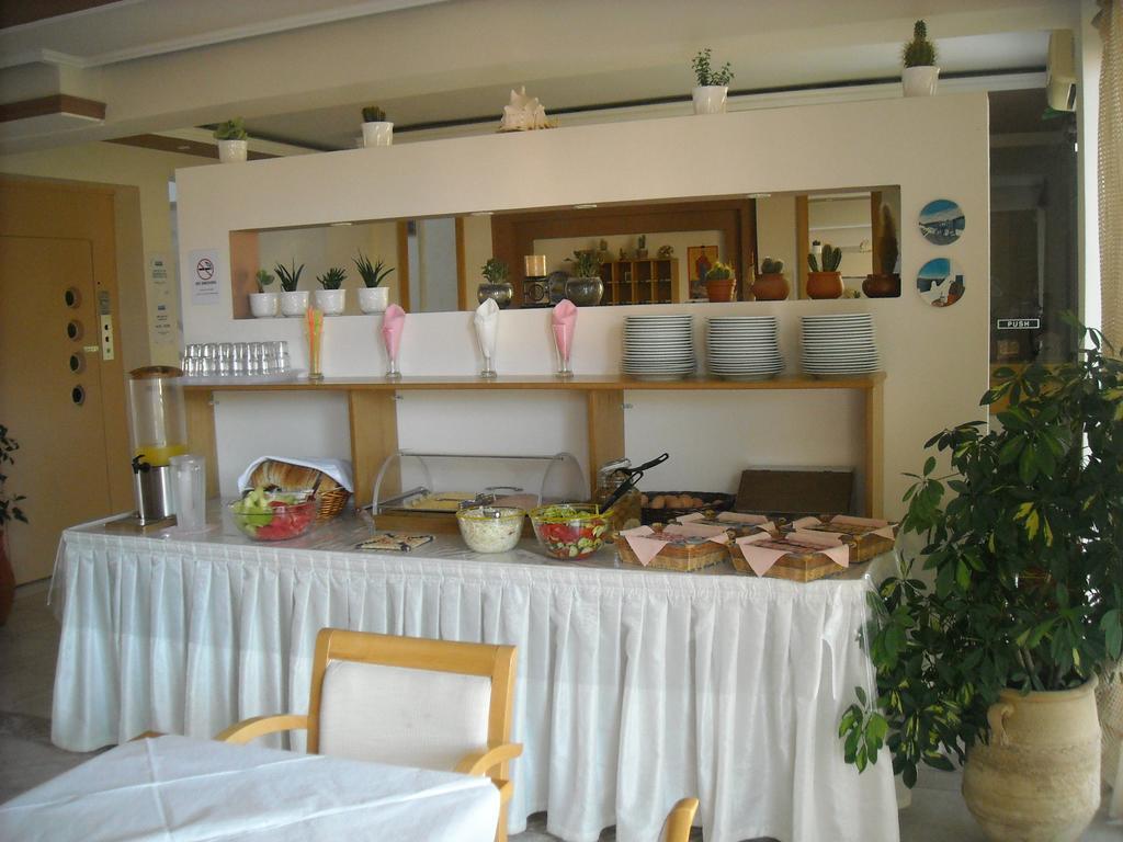Iris Hotel Nea Kallikrateia Екстер'єр фото